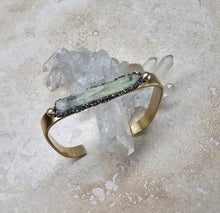Load image into Gallery viewer, BRACELET - Brass square shape cuff with green Kyanite stones - BR-246