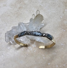 Load image into Gallery viewer, BRACELET -  Brass faceted cuff with Kyanite stones -  BR-248