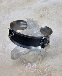 BRACELET - Concave Stainless Steel  cuff with black leather and Onyx - BR-251