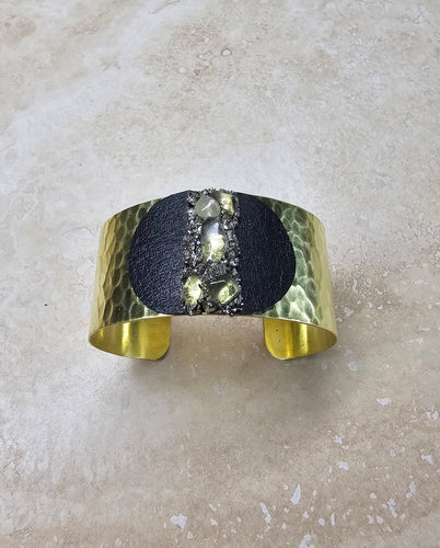 BRACELET - Brass hammered wide cuff with leather and crystal - BR-255