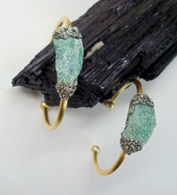 Load image into Gallery viewer, BRACELET -  Brass cuff with Fuchsita stone        BR-216