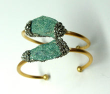 Load image into Gallery viewer, BRACELET -  Brass cuff with Fuchsita stone        BR-216