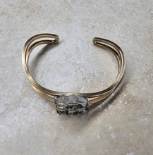 Load image into Gallery viewer, BRACELET - Brass double wire cuff with Crystal -    BR-244