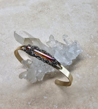 Load image into Gallery viewer, BRACELET - Brass cuff with Pink Quartz  -   BR-247