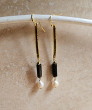 Load image into Gallery viewer, Earring - Dangle earring with Onyx tube stone  and white Pearl  - EAR-492
