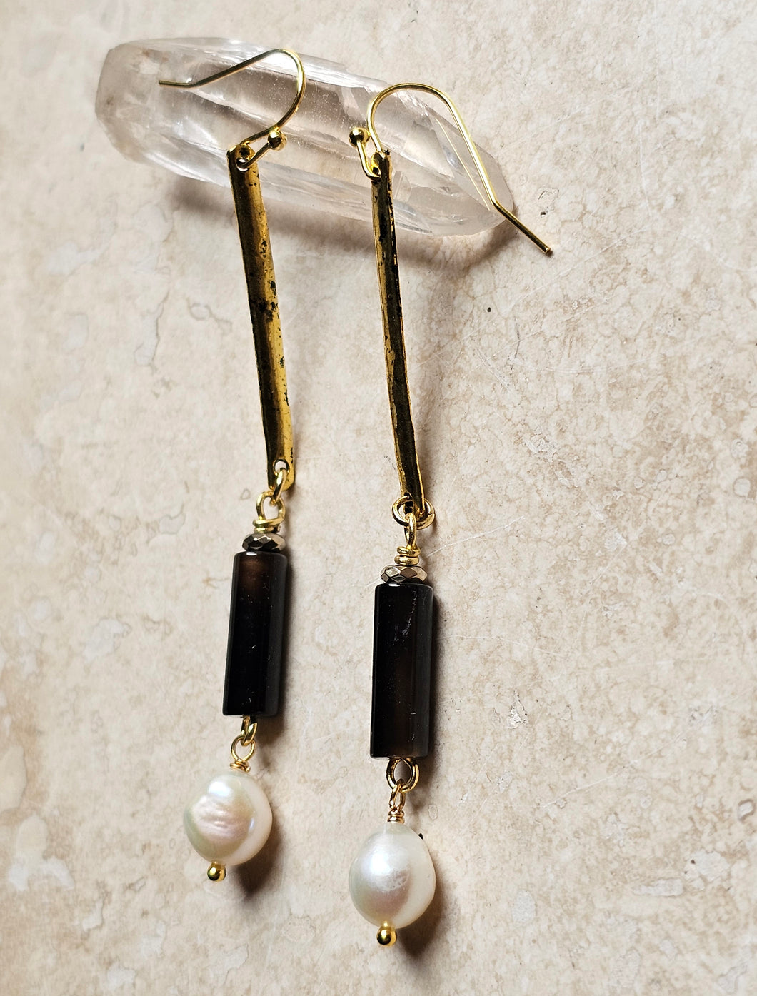 Earring - Dangle earring with Onyx tube stone  and white Pearl  - EAR-492