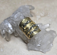 Load image into Gallery viewer, RING - Brass texturized ring with Pyrite stones - R- 1122