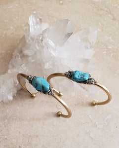 BRRACELET - BRASS CUFF WITH TURQUOISE STONE -   STYLE   BR-138