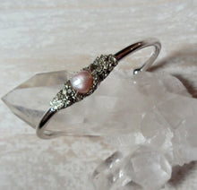 Load image into Gallery viewer, CUFF - Silver Plated w/ Fresh Pearl - BR-168 FP