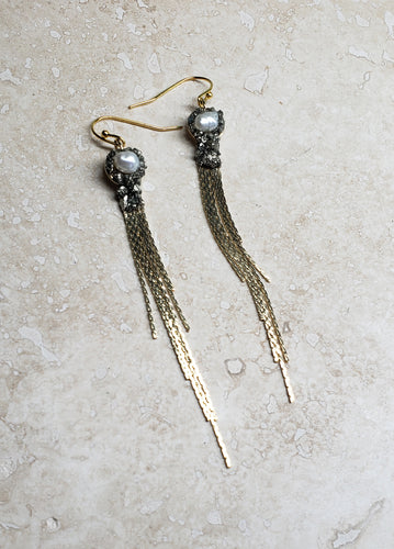 EARRING - Gold Plated fringe earring with freshwater pearl - EAR-450