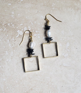 EARRING - Brass square frame, asymmetrical earring - EAR-452