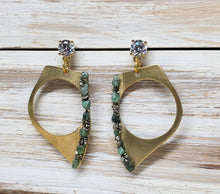 Load image into Gallery viewer, EARRING - Brass uneven hoop earring with Emerald stones - EAR-459