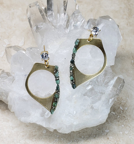 EARRING - Brass uneven hoop earring with Emerald stones - EAR-459