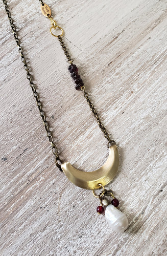 NECKLACE - Brass moon necklace with Freshwater Pearl - NEC-1493