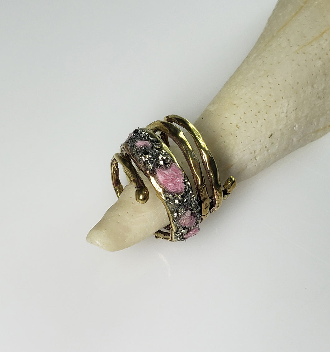RING - Brass spiral ring with with pink tourmaline - R-1097 Pink